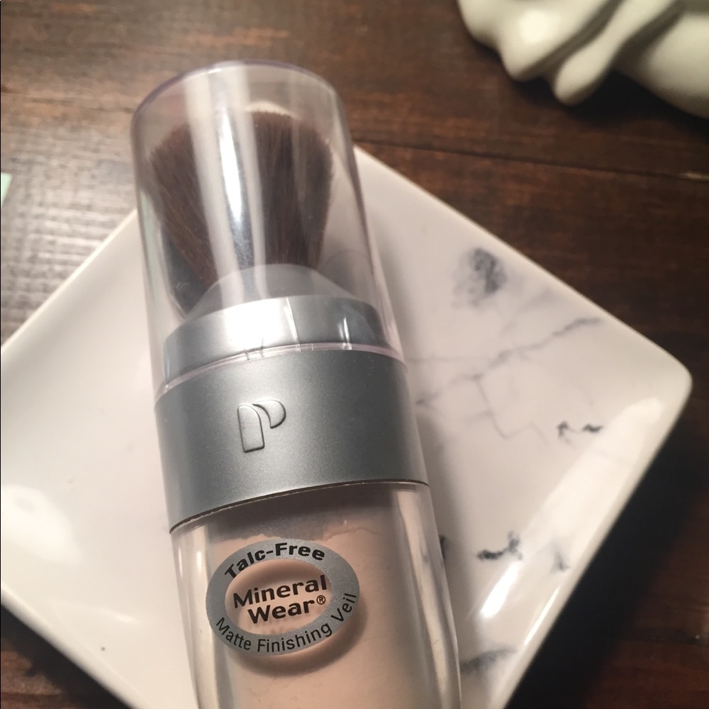 Makeup Bundle - Picture 6 of 7